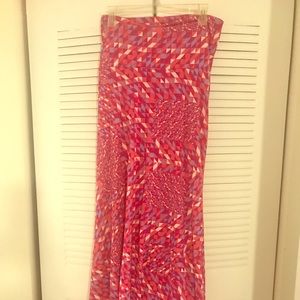 Medium LulaRoe Maxi, pink & purple, very soft